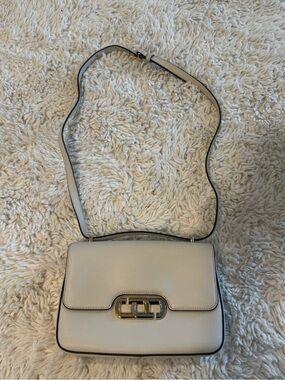 Mac Jacob’s link crossbody bag in ivory